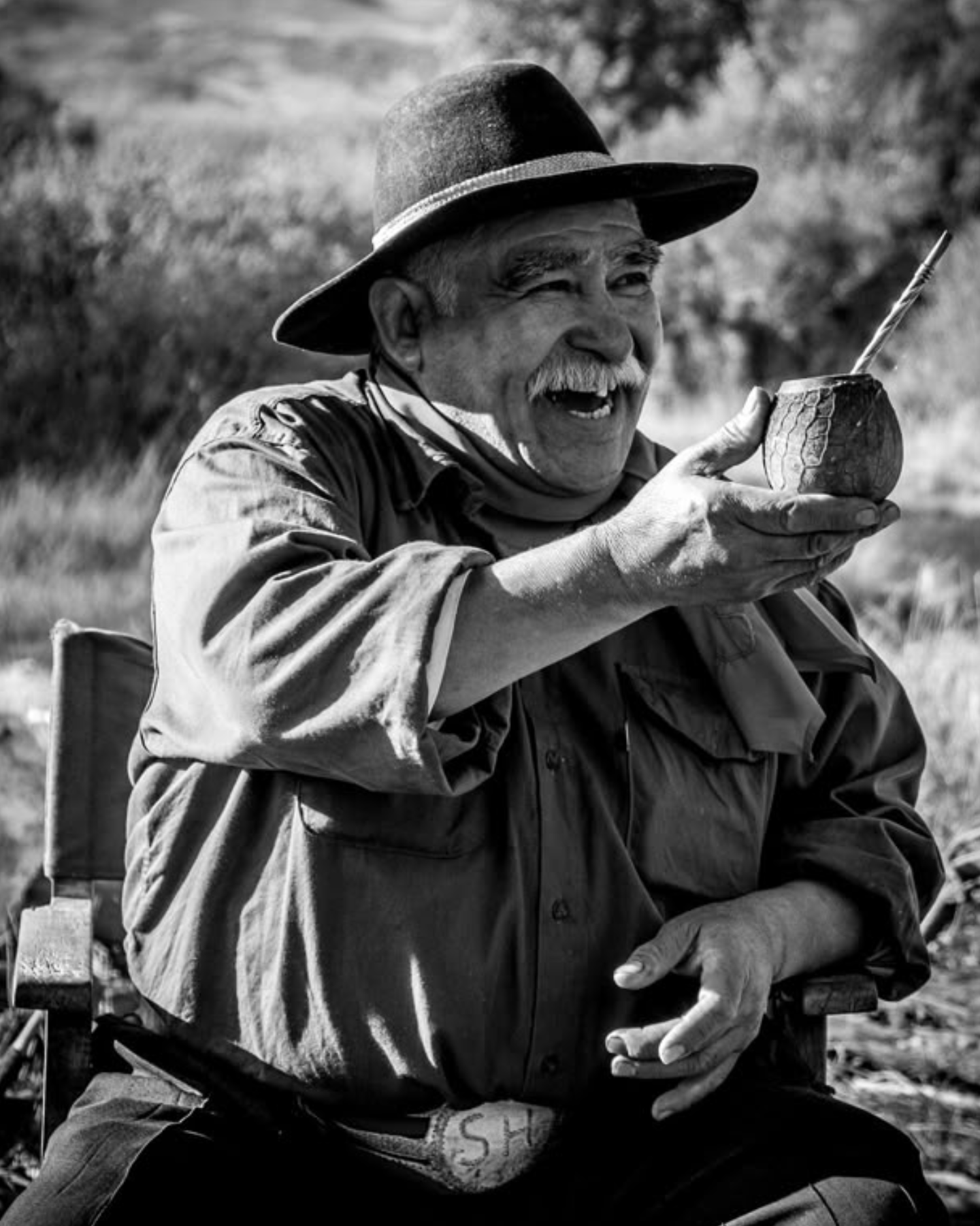 GAUCHO TOMANDO MATE